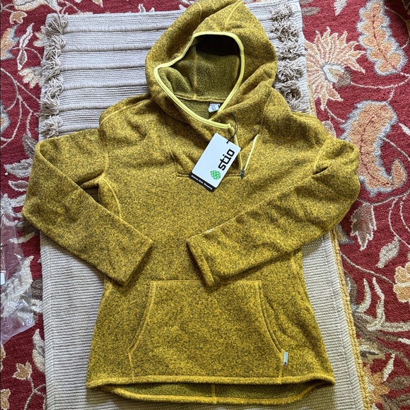Stio Tops - Stio women’s Sweetwater fleece hoodie pullover Amber Resin mustard NEW NWT L